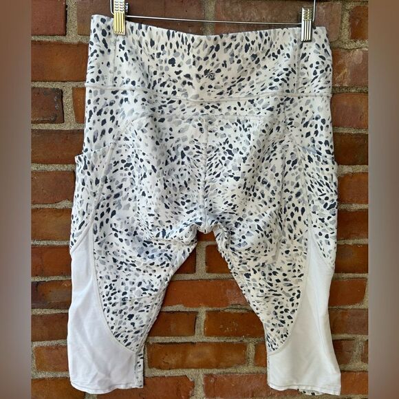 Athleta Spotty Up For Anything Mesh Capri Legging - Picture 3 of 5